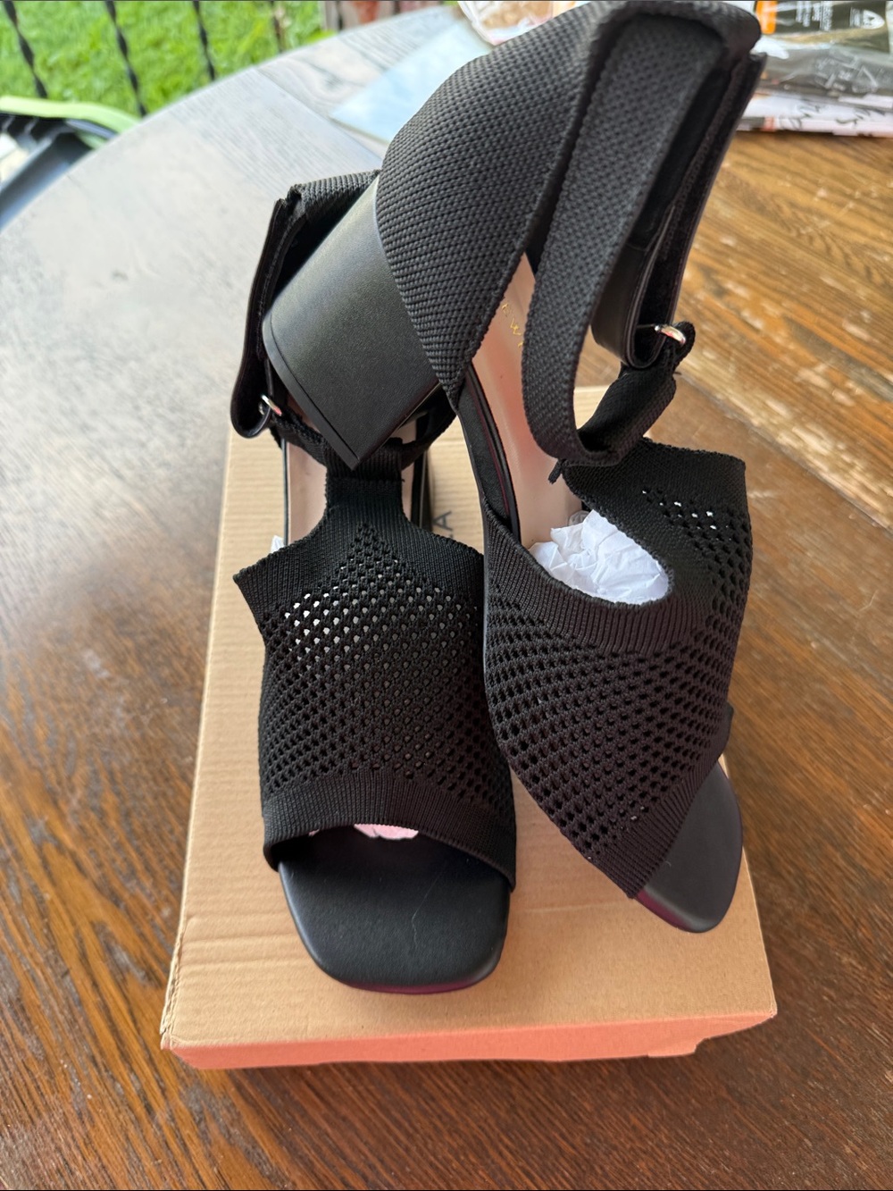 NWT New Bella Women’s size 9 Black Knit Block Heel 2.25” Sandals